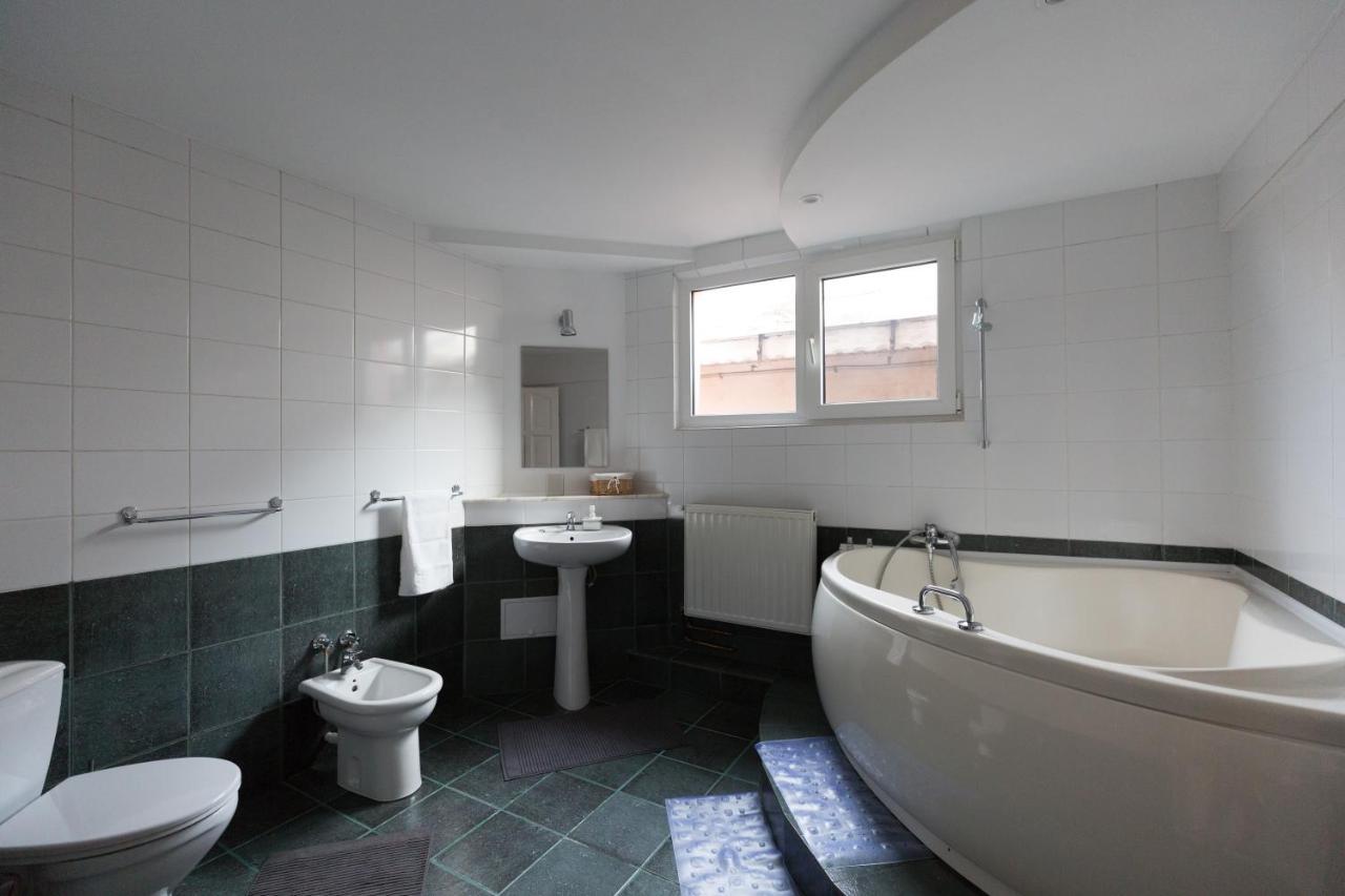 Casa Ris Hotell Târgu Jiu Exteriör bild
