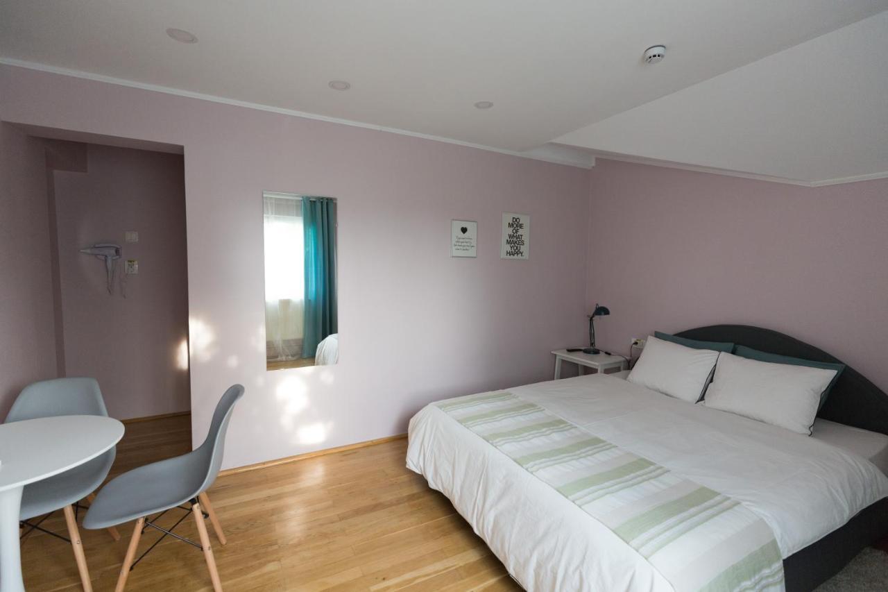 Casa Ris Hotell Târgu Jiu Exteriör bild