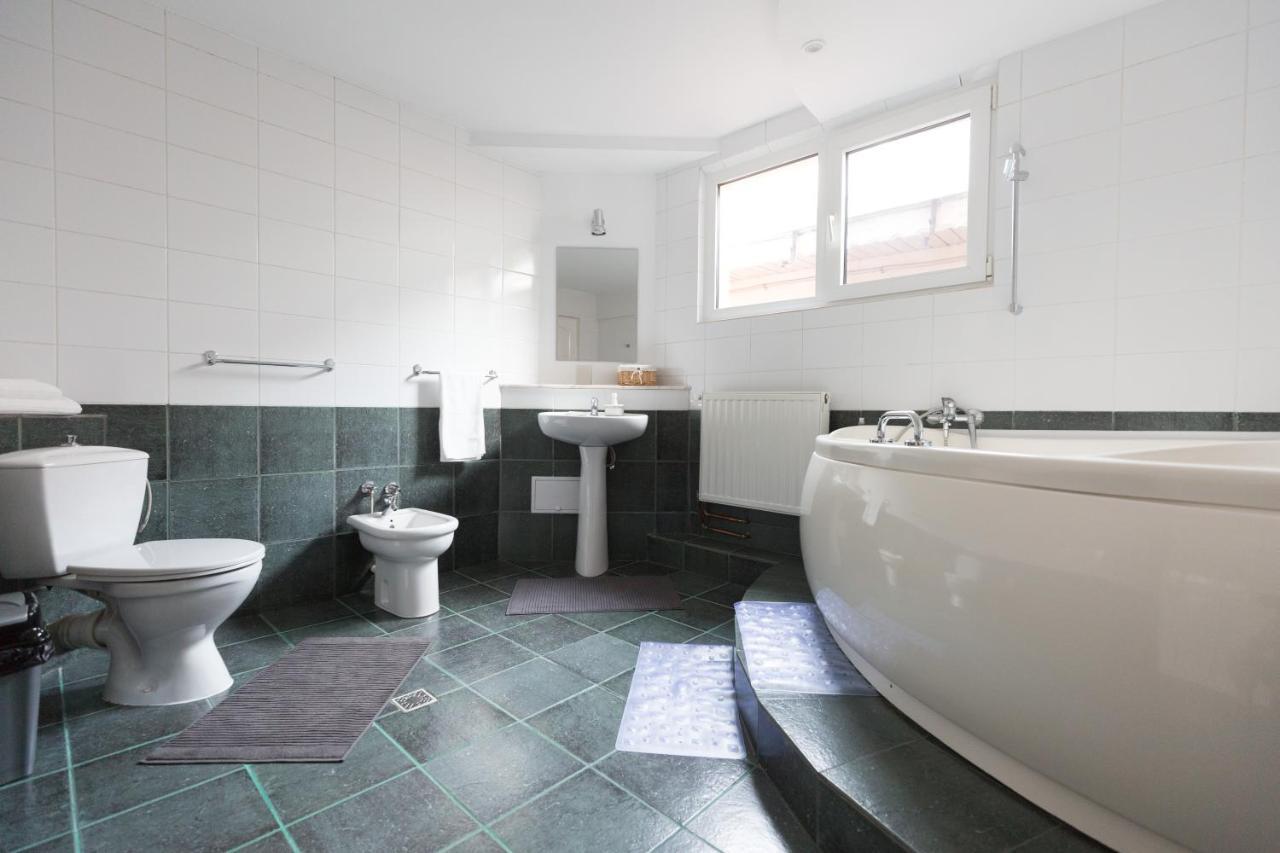 Casa Ris Hotell Târgu Jiu Exteriör bild